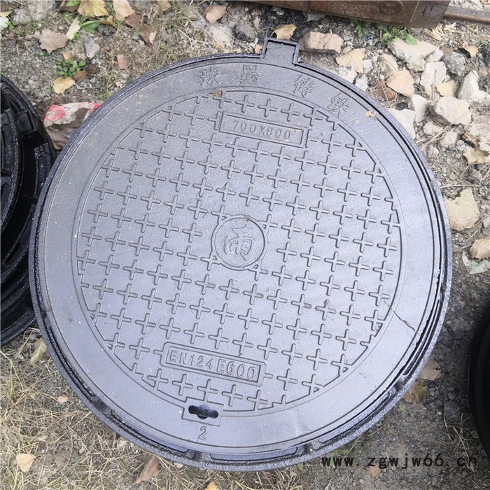 酉鸡700x800 球墨铸铁井盖生产厂家 规格齐全 承载能力10-100吨图5