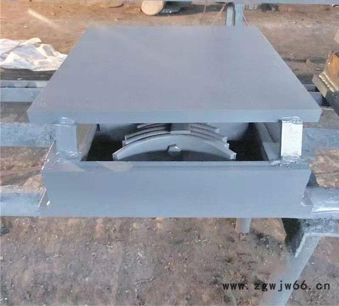 国进89 管夹导向支座.图3