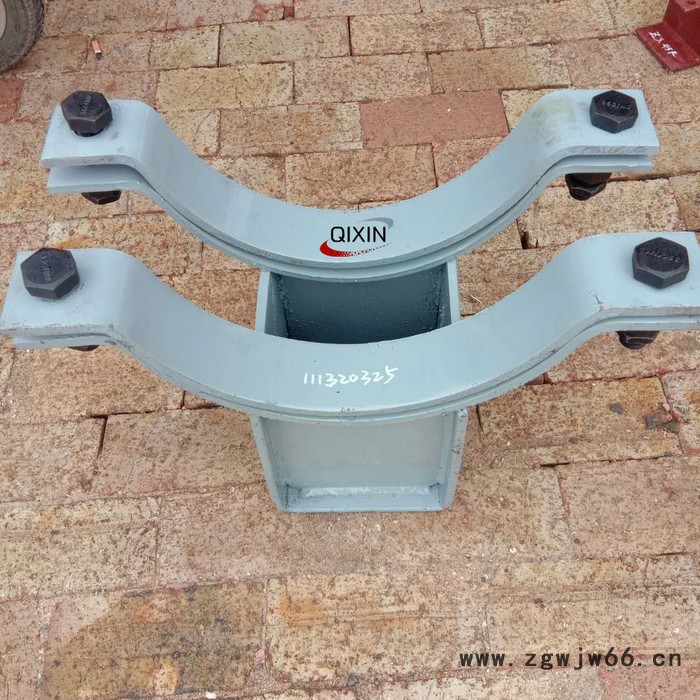 三螺栓管夹A4 双排螺栓管夹 四螺栓管夹 河北沧州齐鑫可图纸加工订制图3