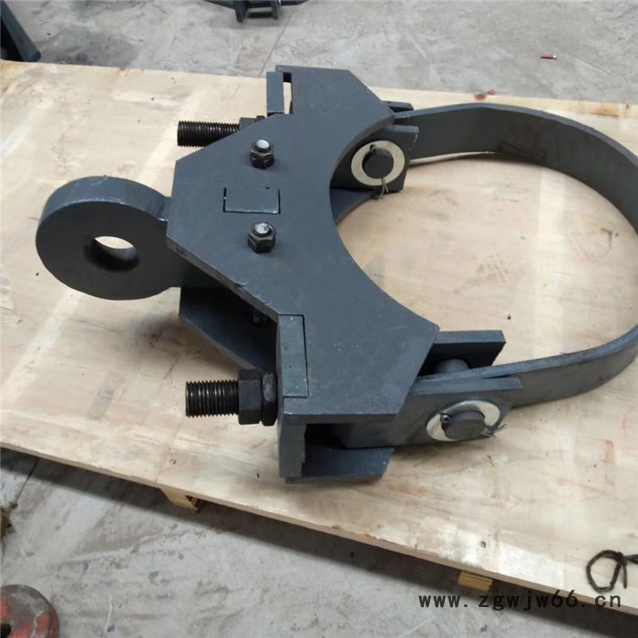 齐鑫103 C形螺栓管夹 C形钢带管夹 立管管夹 汽水发电厂配件图3