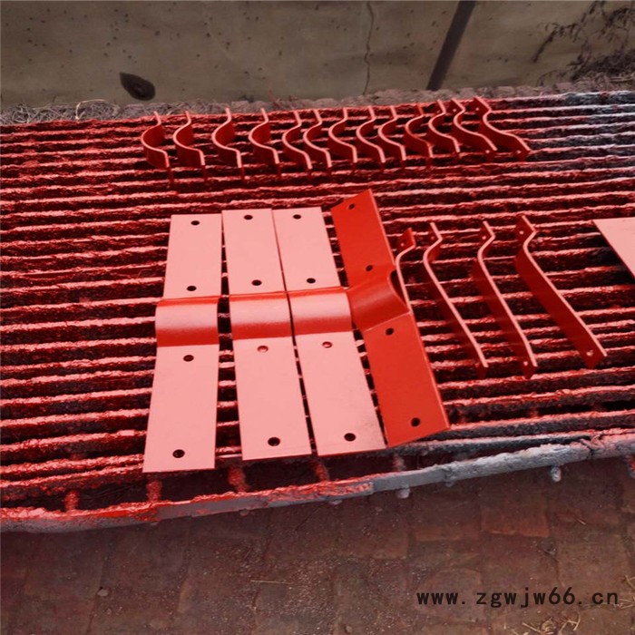 基准型双螺栓管夹A5  三螺栓管夹   双排螺栓管夹  齐鑫供应图1