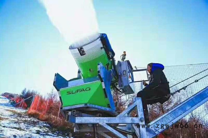 短相思兮无穷极   造雪机  雪地滚筒  滑雪圈图2