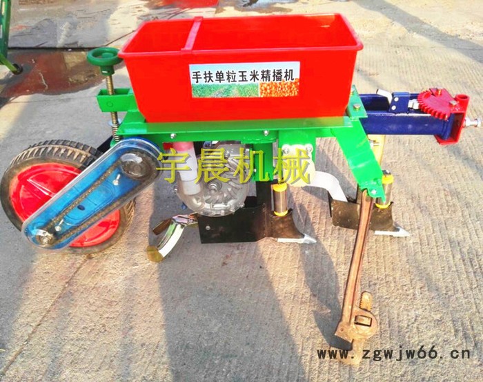 手扶带滚筒式玉米点播机 滚筒玉米播种机 宇晨悬浮玉米播种机价格图4