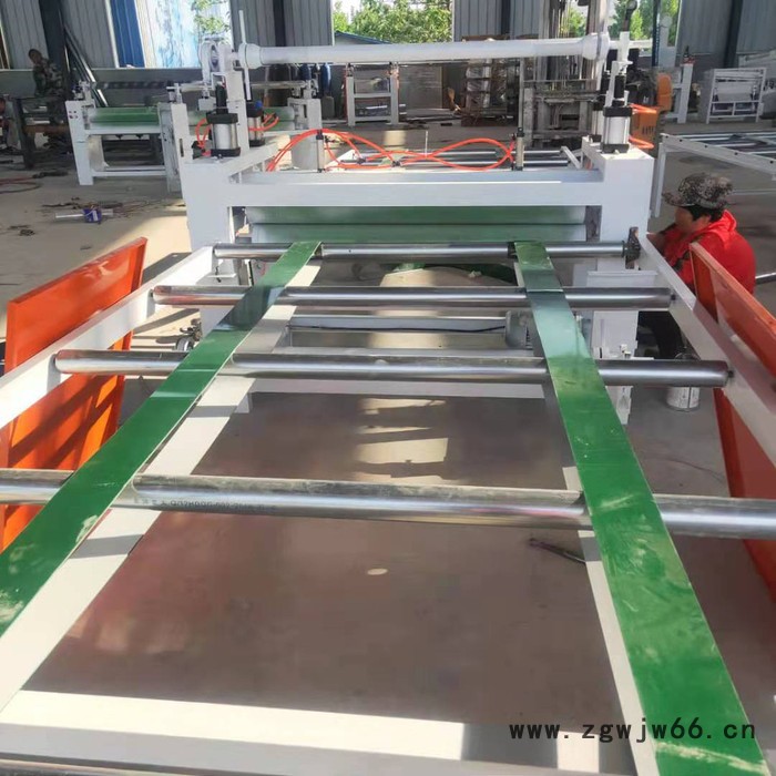 胜津机械各种平面板材木纹纸热转印贴面机 全自动滚筒输送板 高光板贴纸机图8