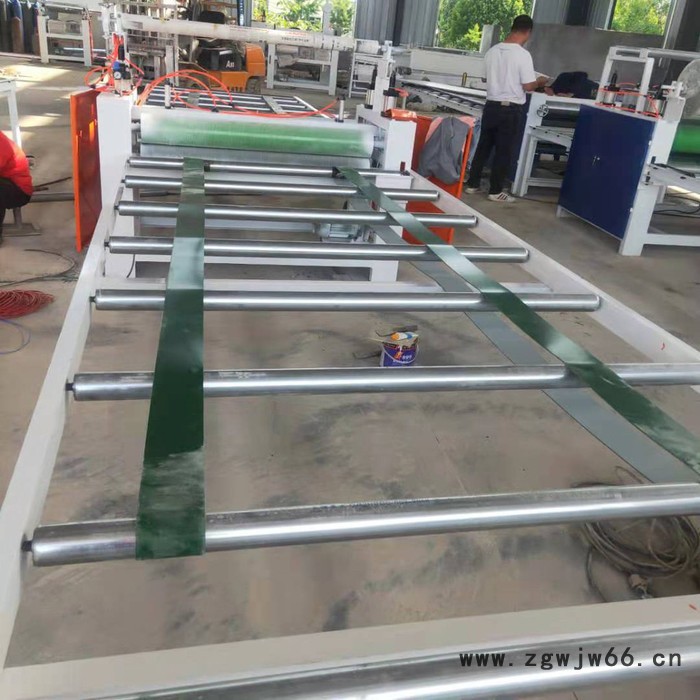 胜津机械各种平面板材木纹纸热转印贴面机 全自动滚筒输送板 高光板贴纸机图2