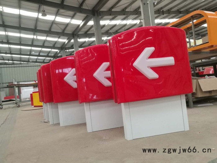 公司专业生产的有品牌柱、油品灯箱 进出口灯箱 发光字等 各类灯箱。 加油岛 防撞柱 油井盖 消防三件套图2