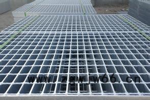 镀锌钢格板今日价格 楼梯井盖钢格栅低价销售图3