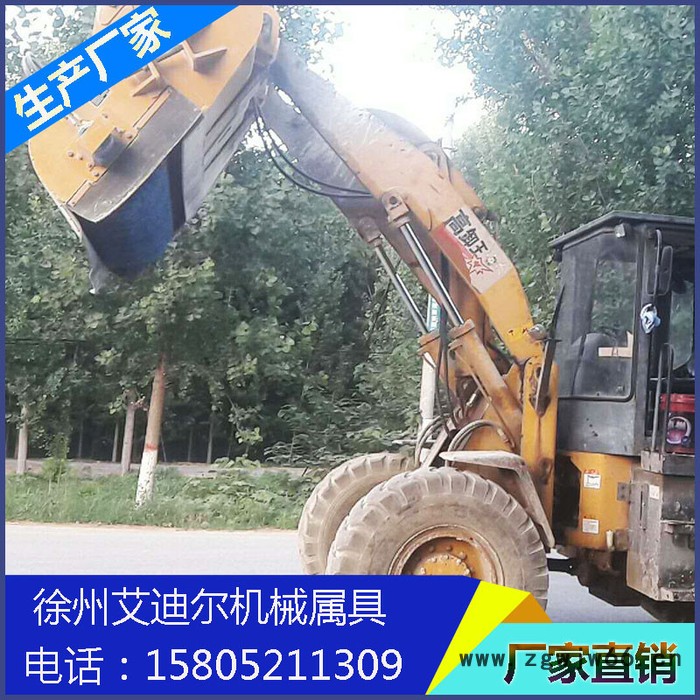 铲车扫地机 铲车滚筒扫地机 小型铲车扫地机 小铲车带的扫地机前进 莱工920铲车改扫地机图3