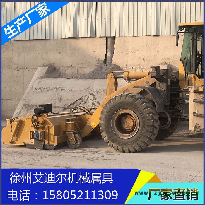 铲车扫地机 铲车滚筒扫地机 小型铲车扫地机 小铲车带的扫地机前进 莱工920铲车改扫地机图2