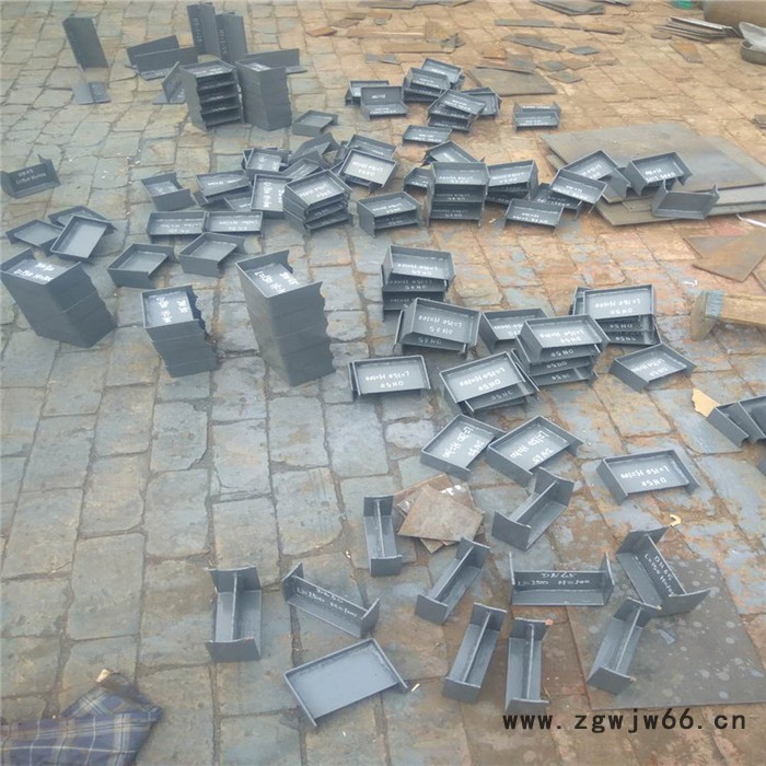 齐鑫DN450 曲面槽滑动支座 Z3管夹滑动支座 煨弯座式滑动支座 室外热力管道标准图2