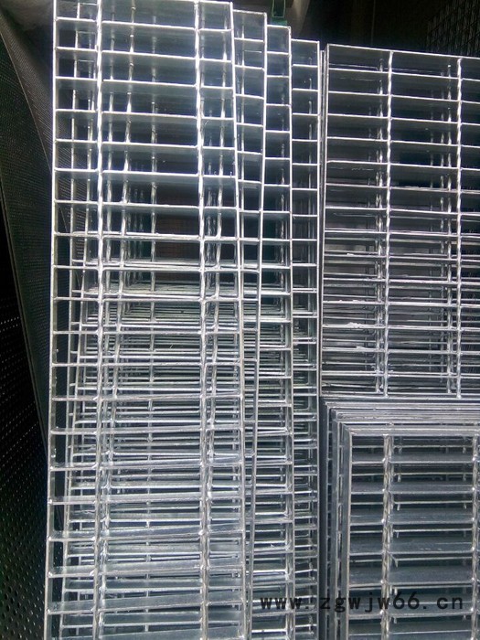 尚希专业生产钢格板，热镀锌钢格板，踏步板，防滑钢格板，复合钢格板，井盖等可订货‘；沟盖板现货**中