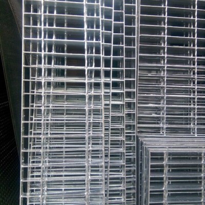 尚希专业生产钢格板，热镀锌钢格板，踏步板，防滑钢格板，复合钢格板，井盖等可订货‘；沟盖板现货**中