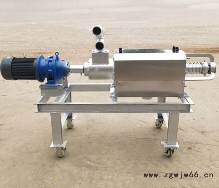新型猪粪固液分离机 恒泰斜筛式滚筒式脱水机 大功率固液分离机视频图5