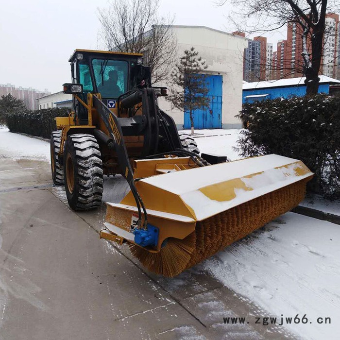1.8米扫雪滚刷配小铲车价格 滑移装载机配2.1米扫雪滚筒式清雪机 市政环卫特种设备图3