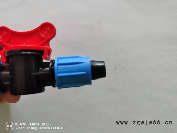 厦门华最 16滴灌管用锁母直通开关 PE盲管锁母直通阀门开关 锁扣直通阀图4