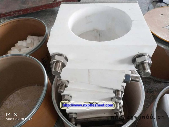 厂家供应船厂用管材附件塑料聚四氟乙烯管夹铁氟龙非标耐低温重型四氟管夹图3