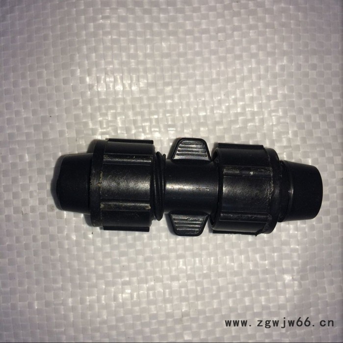 大量滴灌锁母直通双锁母直通滴灌带连接图7