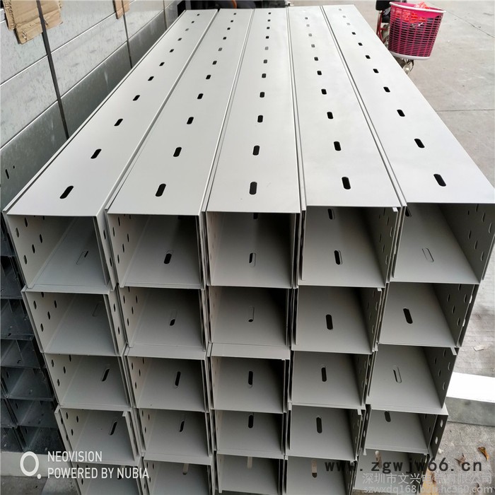 厂家批发 槽式直通桥架400*100槽式电缆桥架 热浸锌带盖板桥架图8