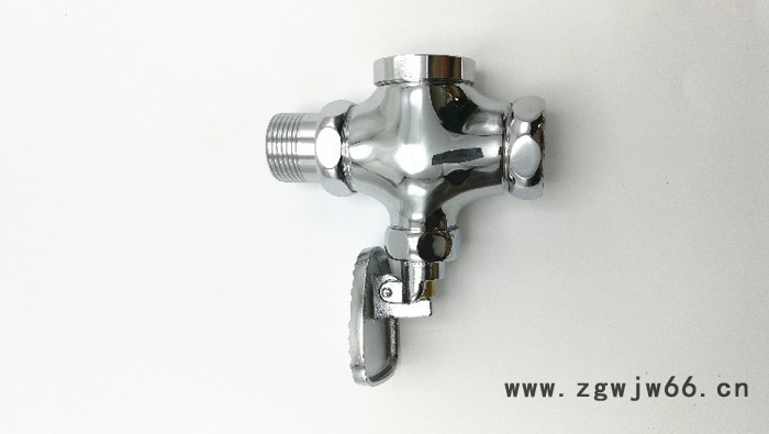 全铜大体四通式脚踏冲水阀直通式大便冲洗阀自闭式延时脚踩冲水阀图2