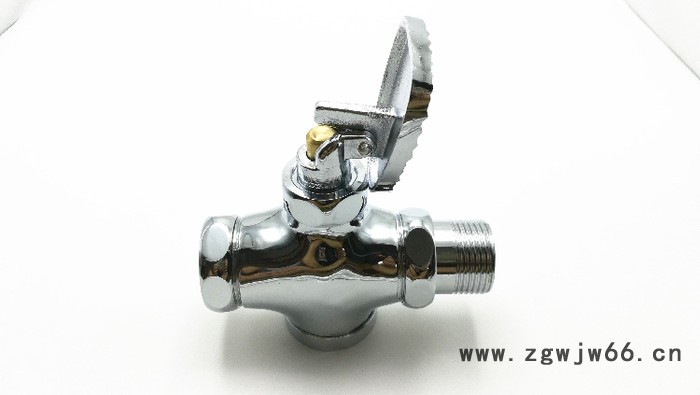 全铜大体四通式脚踏冲水阀直通式大便冲洗阀自闭式延时脚踩冲水阀图3