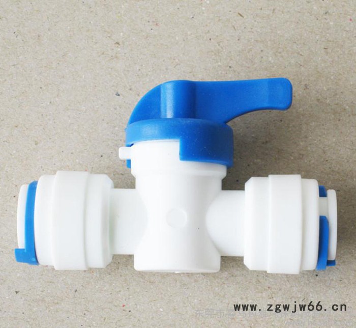 2分控制阀 两分水直通接头 低价**中 数量有限售完为止