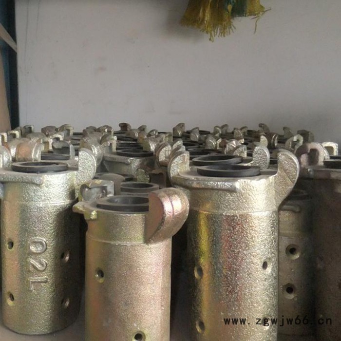 景县泰诚橡塑制品厂**喷砂机配件 砂管接头 砂缸接头 龙爪 砂管直通图2