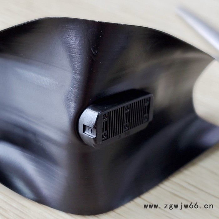 压力补偿式滴灌管在滴灌工程中安装及注意事项