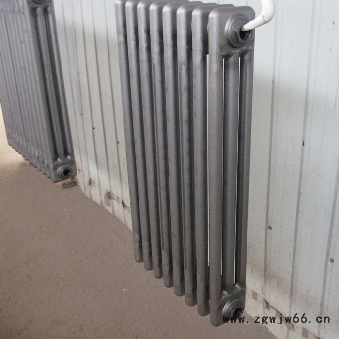 钢三柱暖气片 钢三柱散热器 钢柱暖气片 春烨 生产厂家图3
