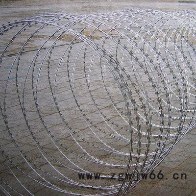 Y钢柱蛇腹型刀片刺绳围栏边界线防攀爬防护围墙围栏国界安全围栏双股刺绳