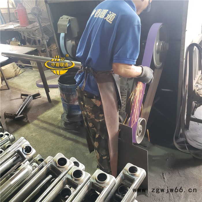 中春暖通  钢三柱暖气片 钢柱散热器 工程钢制暖气片 家用钢制柱型暖气片图3