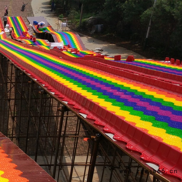 彩虹滑道波浪旱雪毯定制 山东鱼台七彩含滚珠雪圈滑道厂家图2