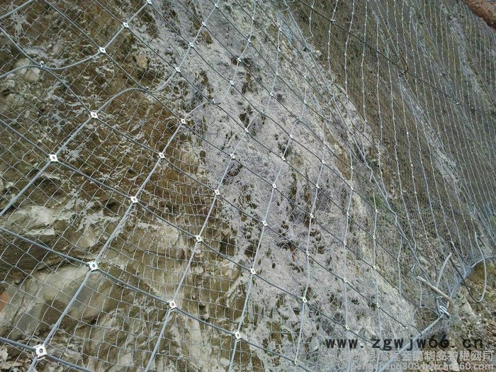 被动环形网系统的钢柱及拉锚绳安装 /主动柔性防护网/柔性主动防护网图3