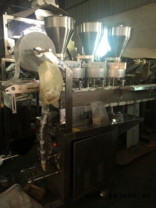 蜜饯果脯包装机 袋装五金滚珠包装机 供应小型立式食品糖果包装机图3