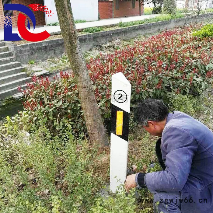大诚 玻璃钢轮廓标 高速公路柱式轮廓标 pvc黄白反光三角桩 数字百米标 材质齐全 安装简单图2