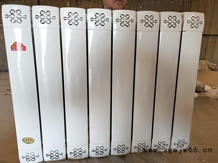 勤滢 钢制卫浴散热器 钢制铜铝暖气片 钢柱散热器 工程家用壁挂水暖 采购钢制暖气片图6