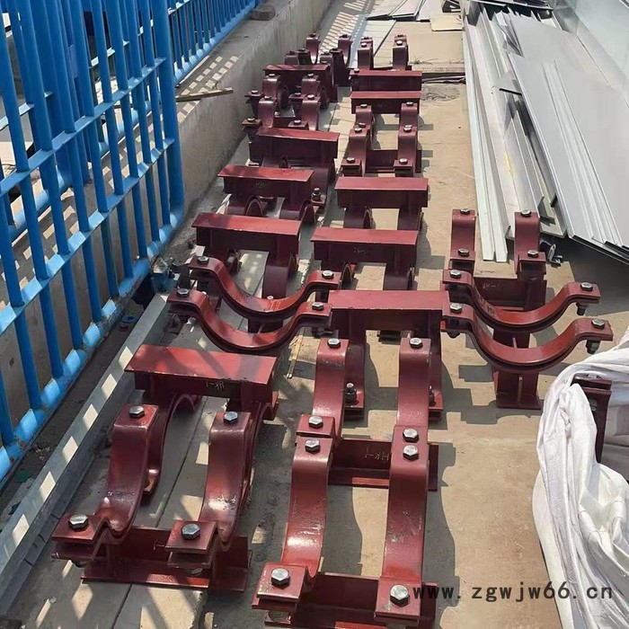 齐鑫DK-1-DN200 卡箍型导向管托 卡箍型滑动管托 焊接型滑动管托 平管支托 弯头支托 管道管托图3