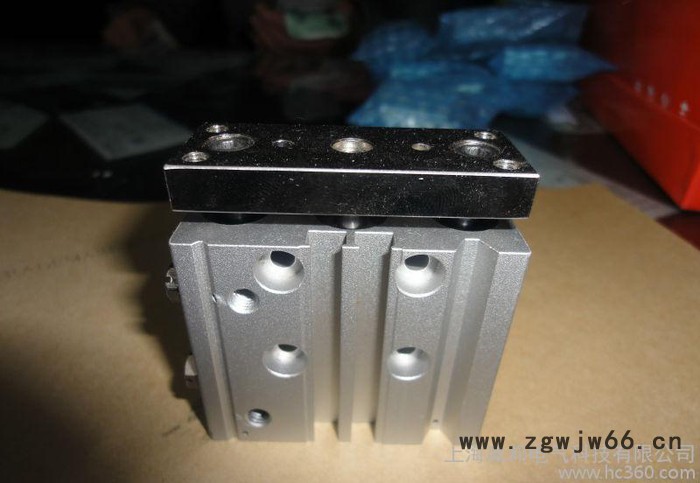 MGPL滚珠导向轴承式薄型带导杆气缸  SMC型图3