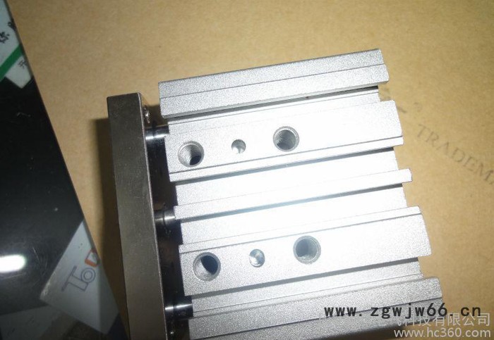 MGPL滚珠导向轴承式薄型带导杆气缸  SMC型图2