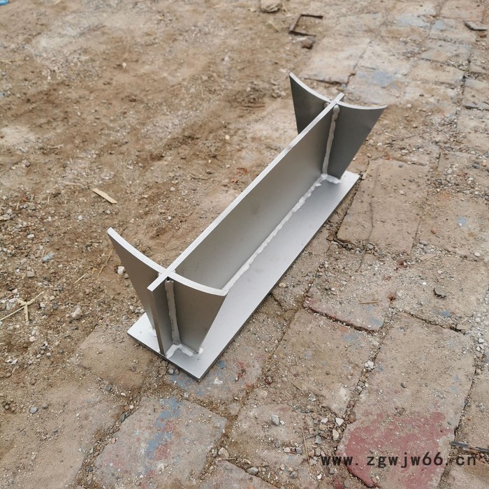 管道滑动支架 卡箍型滑动支架 曲面槽滑动支架 焊接滑动管托图4