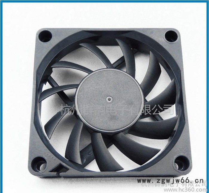 DC7015双滚珠直流风扇 高性能长寿命 DC7015双滚珠散热风扇图1