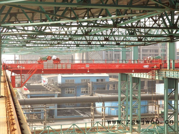 供应32吨QD型吊钩桥式起重机