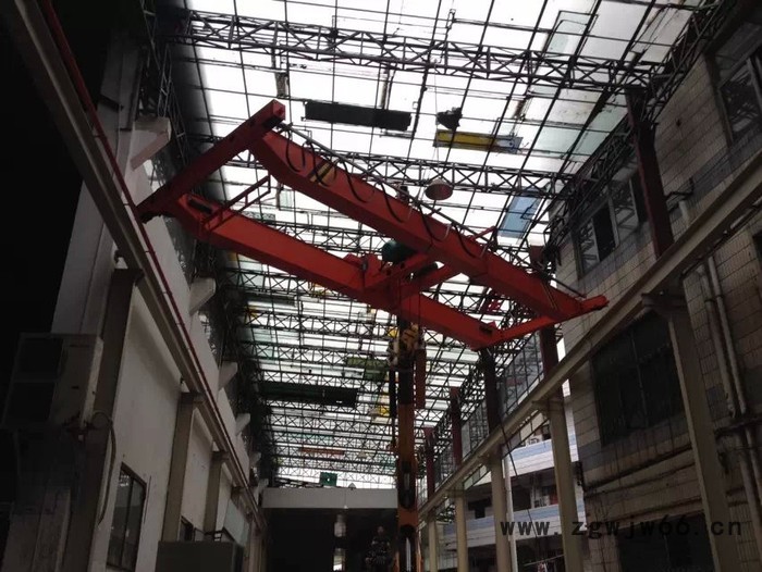 双梁吊钩桥式起重机图2