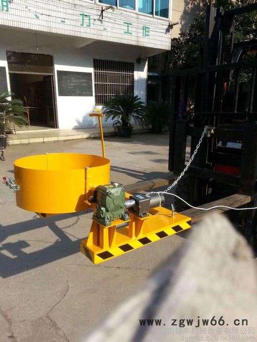 叉车专用倒桶机具 HK300电动油桶翻转器 广东抱箍式倒桶夹具