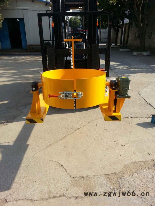叉车专用倒桶机具 HK300电动油桶翻转器 广东抱箍式倒桶夹具图3