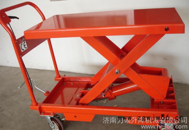 山东菏泽脚踏平台搬运车《载重300-1000公斤》滚珠式平台