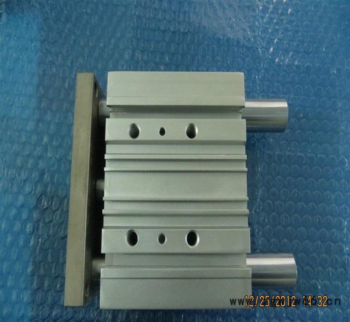 smc薄型导杆气缸滚珠轴承三轴气缸 MGPL32-10Z　MGPL32-10图2