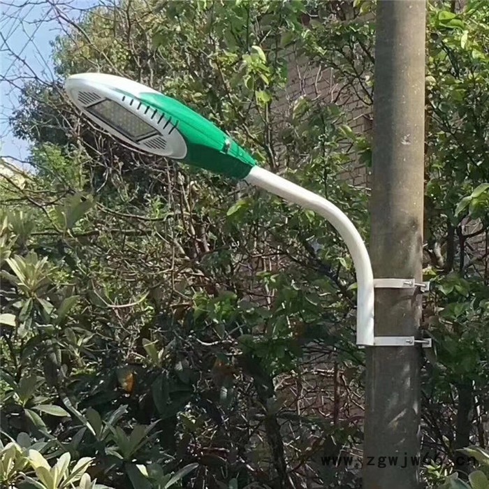 英光吸墙抱箍太阳能路灯户外农村50W家用庭院壁灯100W道路led工程路灯图5