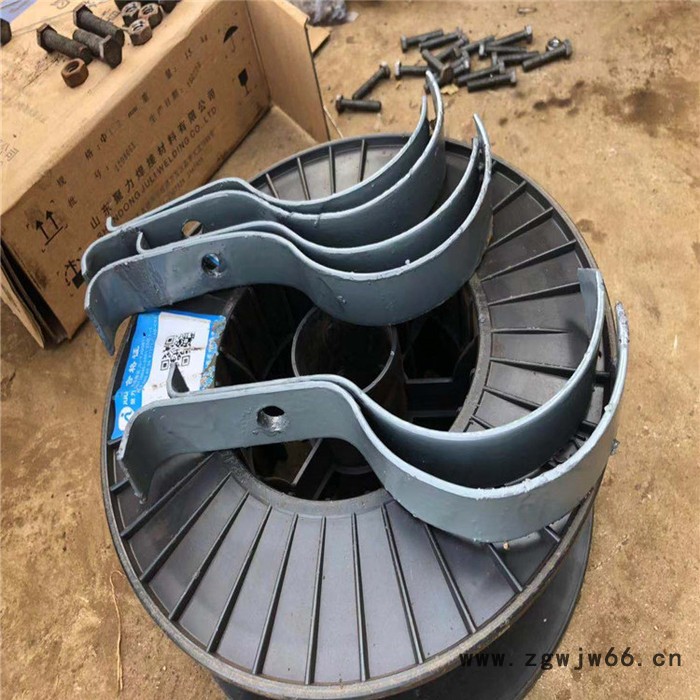 齐鑫A7-1保温管道三螺栓管夹 三孔管夹 管夹抱箍厂家价格图4