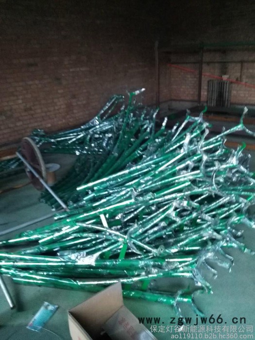 保定厂家销售水泥杆抱箍灯，张家口厂家销售水泥杆抱箍灯 山西水泥杆抱箍灯价格便宜，内蒙古水泥灯杆抱箍灯价格图2