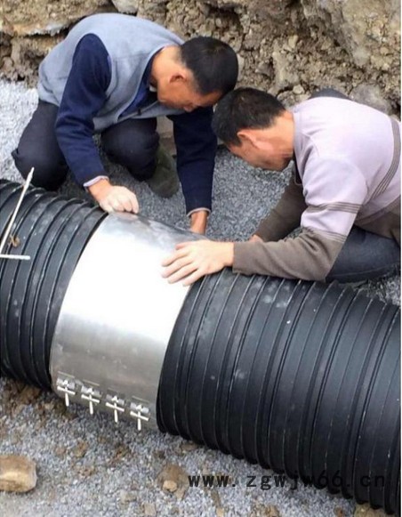 DN300-DN2600塑钢缠绕管不锈钢卡箍、卡箍连接件图2